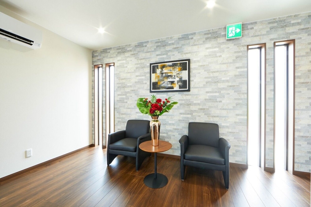 2ベッドルーム リビング エリア0 | E-horizon Resort Condominium Nago D