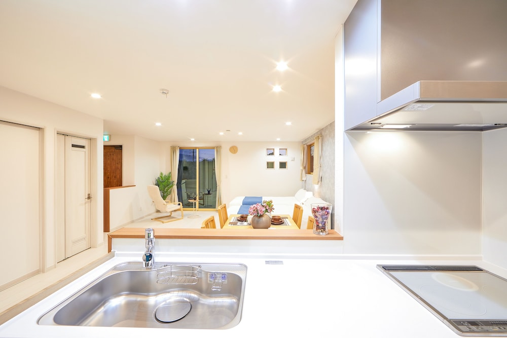 一棟貸し 専用キッチン1 | E-horizon Resort Condominium Nago C
