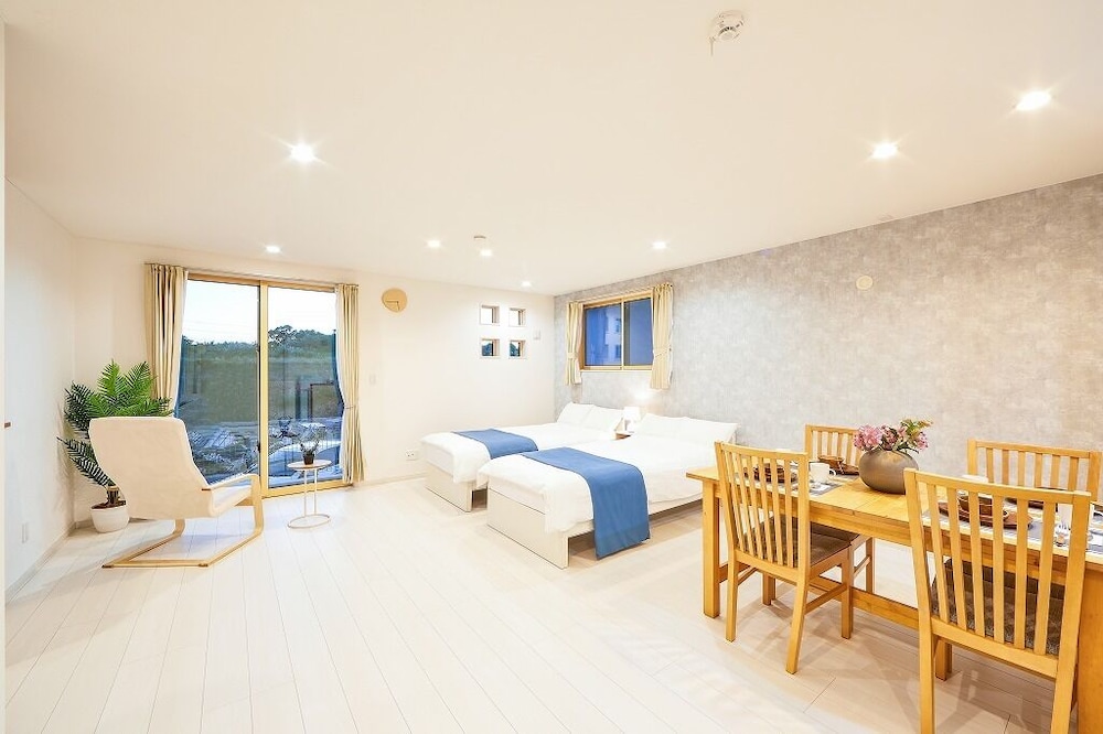 一棟貸し リビング エリア0 | E-horizon Resort Condominium Nago C