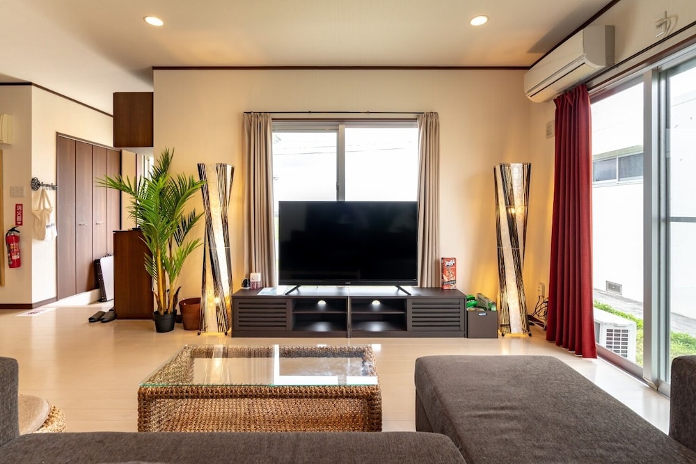 3ベッドルーム ヴィラ リビング エリア8 | リブ プラス ヴィラ ナゴ