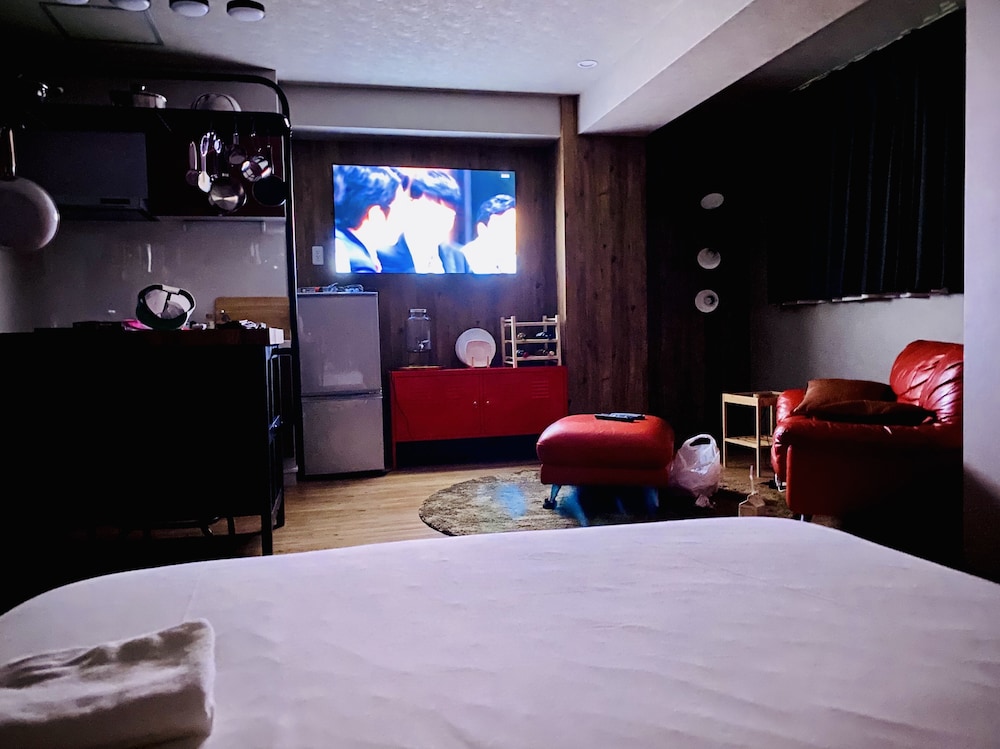 デラックススタジオワイド (SALOON) 禁煙 客室2 | HOTEL ffosaka.com