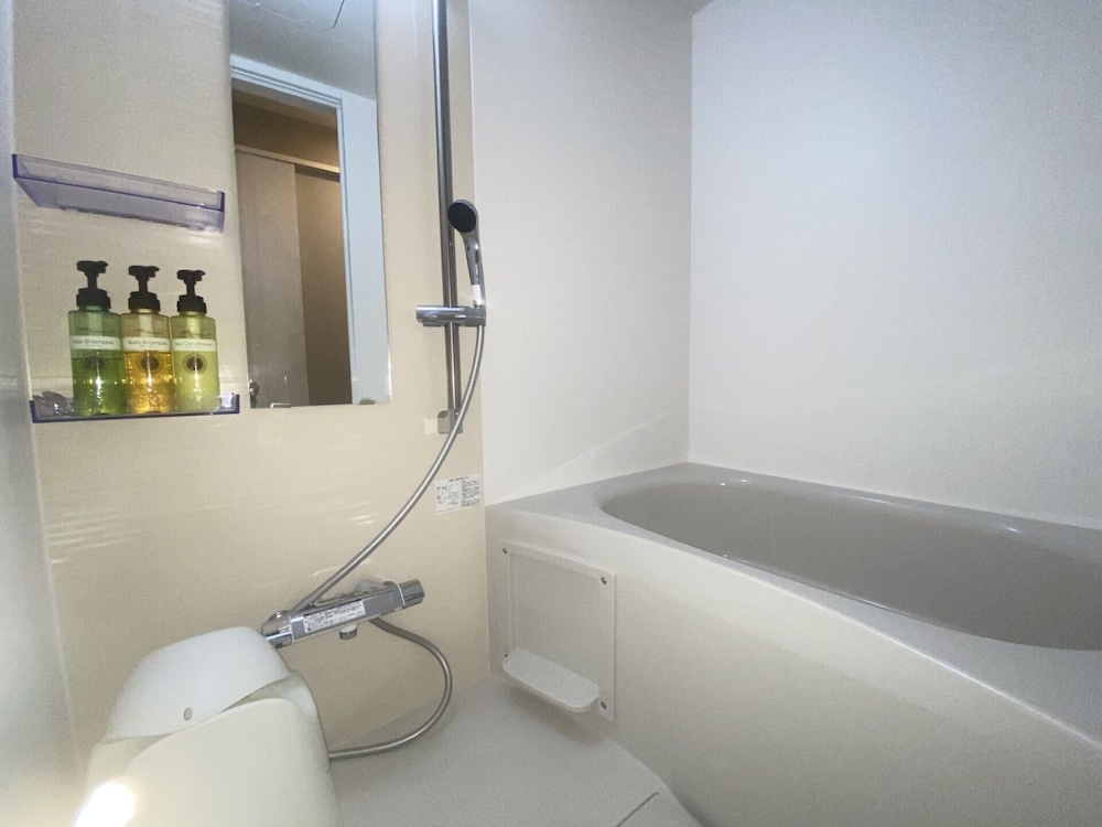 デラックススタジオワイド (SALOON) 禁煙 バスルーム4 | HOTEL ffosaka.com