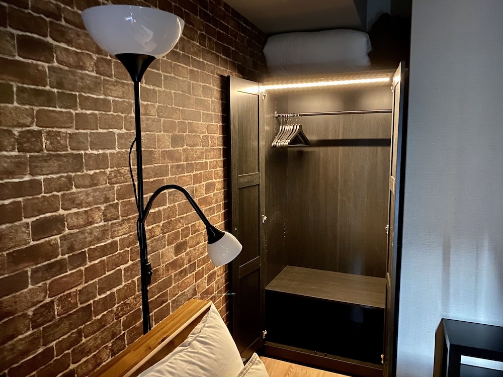 デラックススタジオワイド (SALOON) 禁煙 客室の設備とサービス0 | HOTEL ffosaka.com