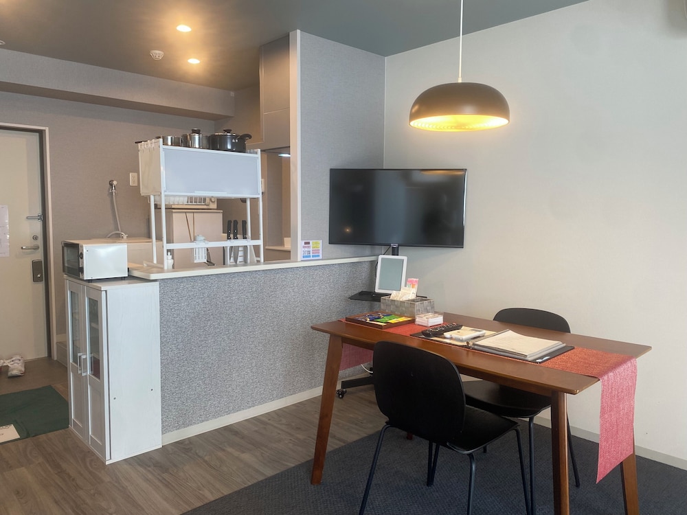 スーペリアスタジオ 禁煙 客室内のダイニングエリア2 | HOTEL ffosaka.com