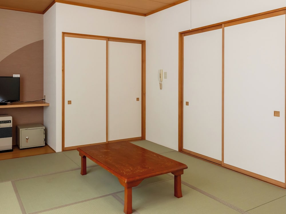 [禁煙] 和室1～5名様 客室2 | OYOホテル ハチのお宿 ぬまだてハイツ 秋田