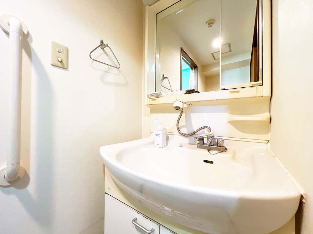 3ベッドルームアパートメント バルコニー付き 404号室 バスルーム0 | おうちホテル段原