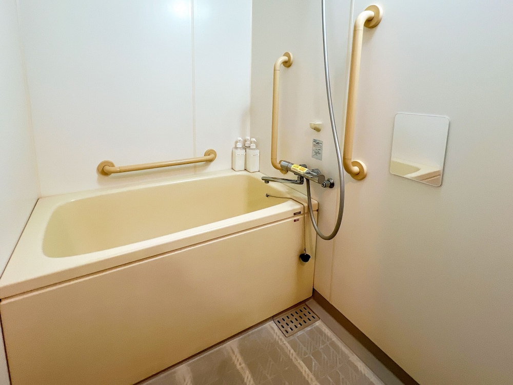 3ベッドルームアパートメント バルコニー付き 404号室 バスルーム1 | おうちホテル段原