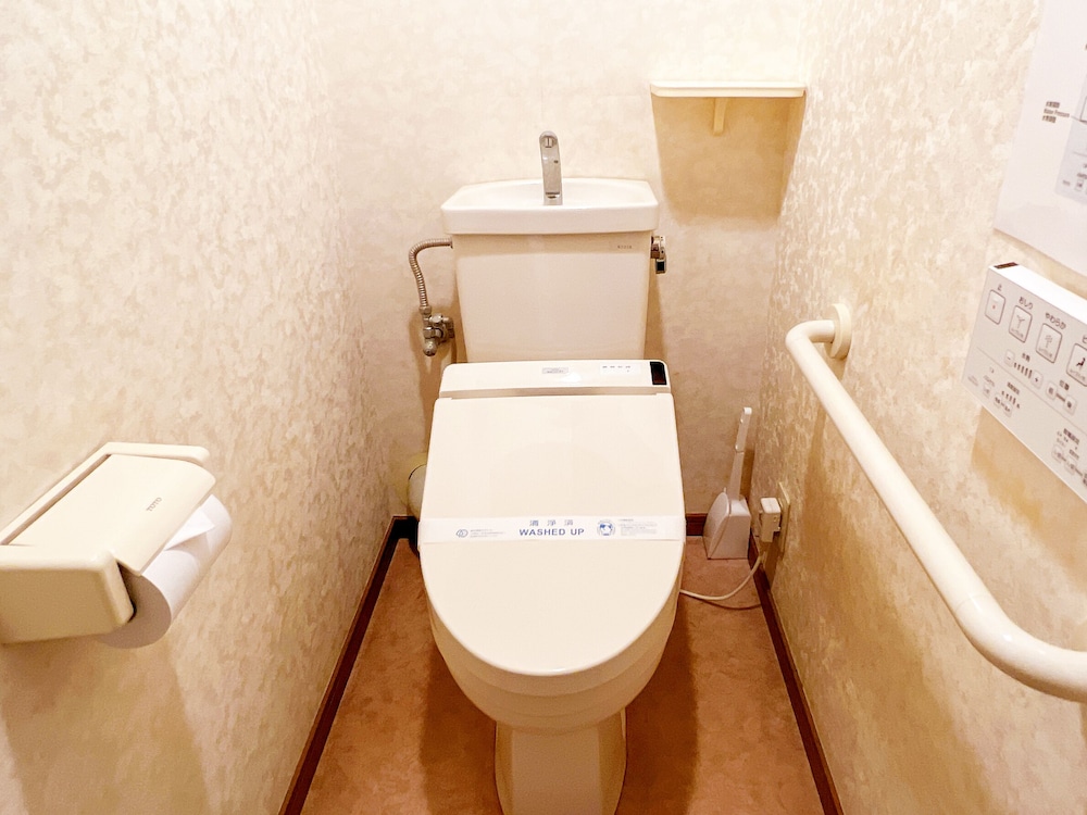 3ベッドルームアパートメント バルコニー付き 404号室 バスルーム2 | おうちホテル段原