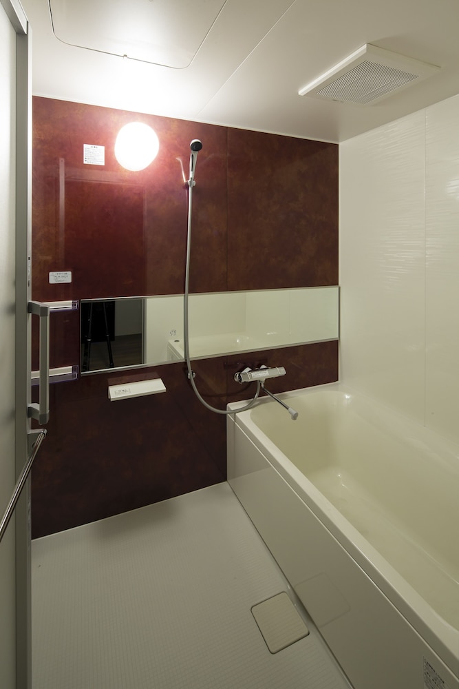 ツインルーム バルコニー付 バスルームの設備0 | ホテル伊万里相生橋別邸