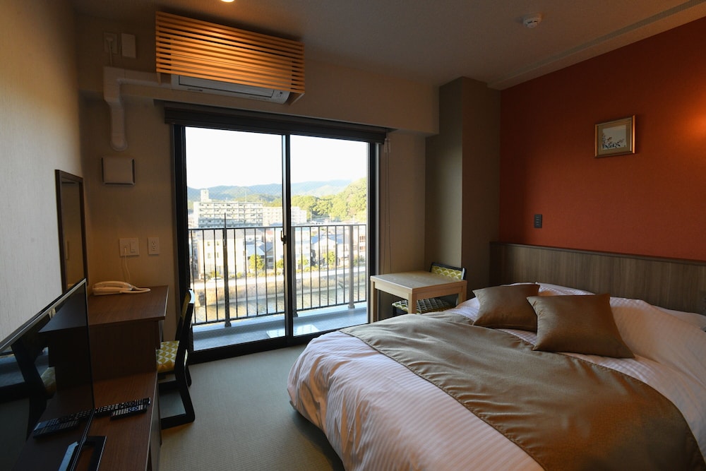 ダブルルーム バルコニー付 客室1 | ホテル伊万里相生橋別邸