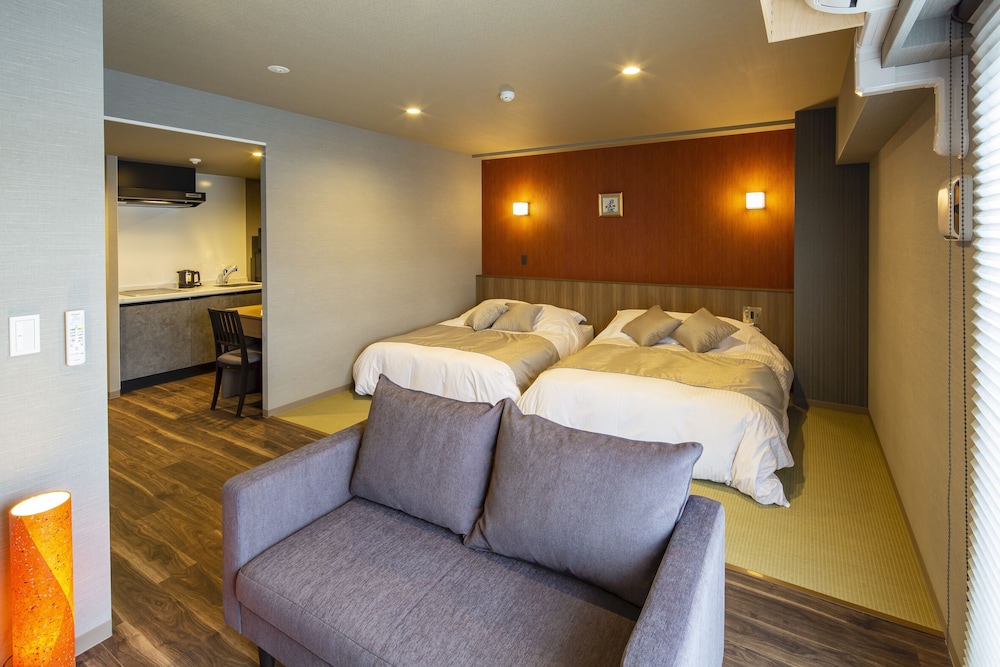 デラックス ツインルーム バルコニー 客室1 | ホテル伊万里相生橋別邸