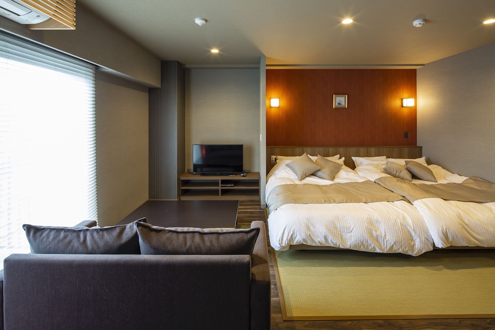 ツインルーム バルコニー付 客室3 | ホテル伊万里相生橋別邸