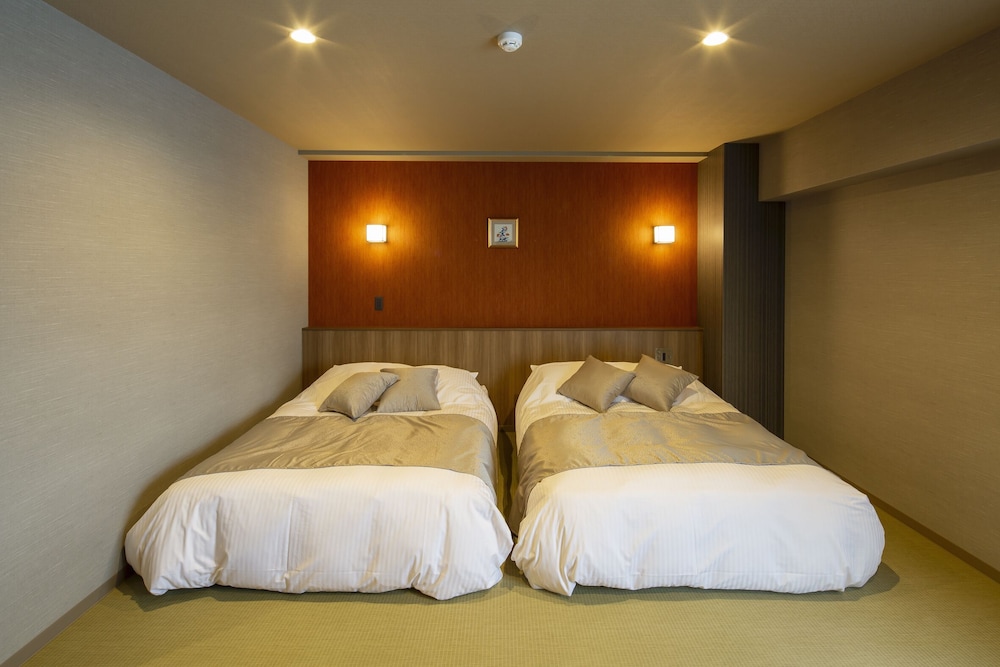 デラックス ツインルーム バルコニー 客室2 | ホテル伊万里相生橋別邸