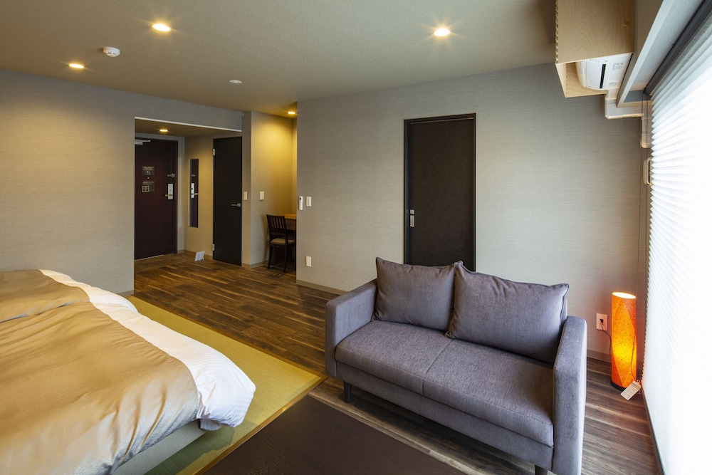 ツインルーム バルコニー付 客室4 | ホテル伊万里相生橋別邸