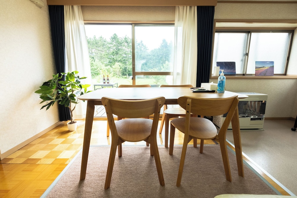 ハウス 2 ベッドルーム 客室内のダイニングエリア1 | Stay in Yamabe