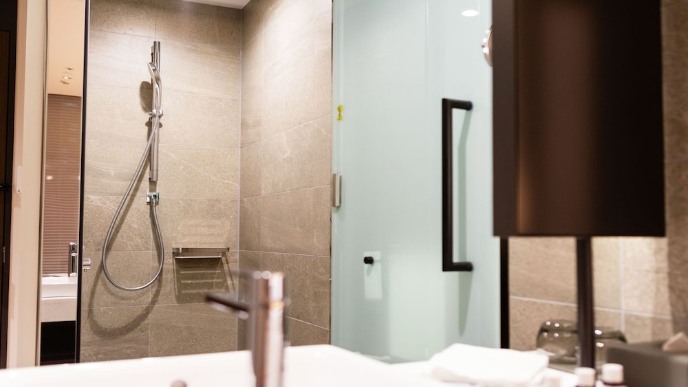 スタンダード ルーム シングルベッド 2 台 禁煙 バスルーム0 | AC ホテル・バイ・マリオット東京銀座