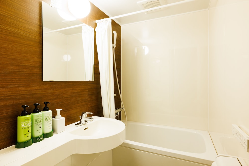 スタンダードダブル (バス付) 禁煙 バスルーム0 | 亀の井ホテル 奈良