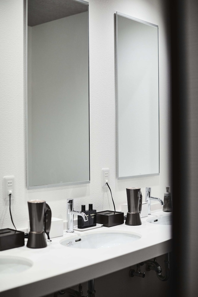 ツインルーム バスルームのシンク0 | HOTEL THE ROCK