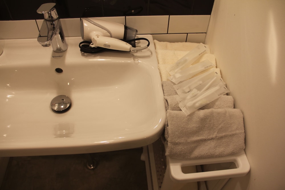 Economy Room 1 for 2 Guests バスルームの設備0 | HOSTEL THE NEXT DOOR