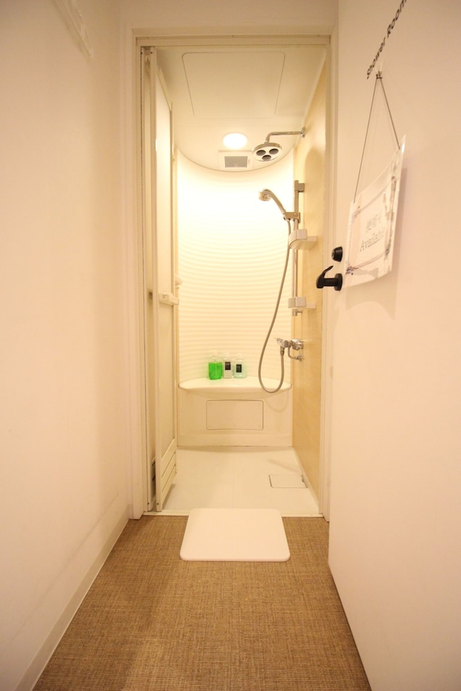 Economy Room 1 for 2 Guests バスルーム1 | HOSTEL THE NEXT DOOR