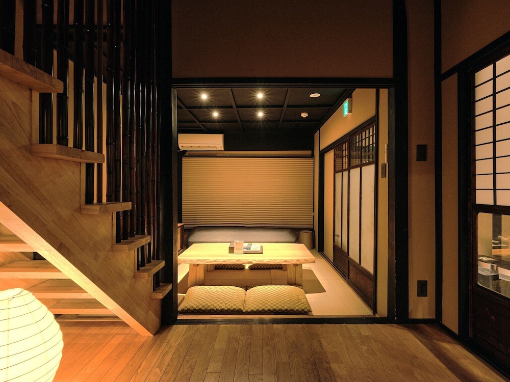 京町家一棟貸し リビング エリア5 | 紡 八条源町