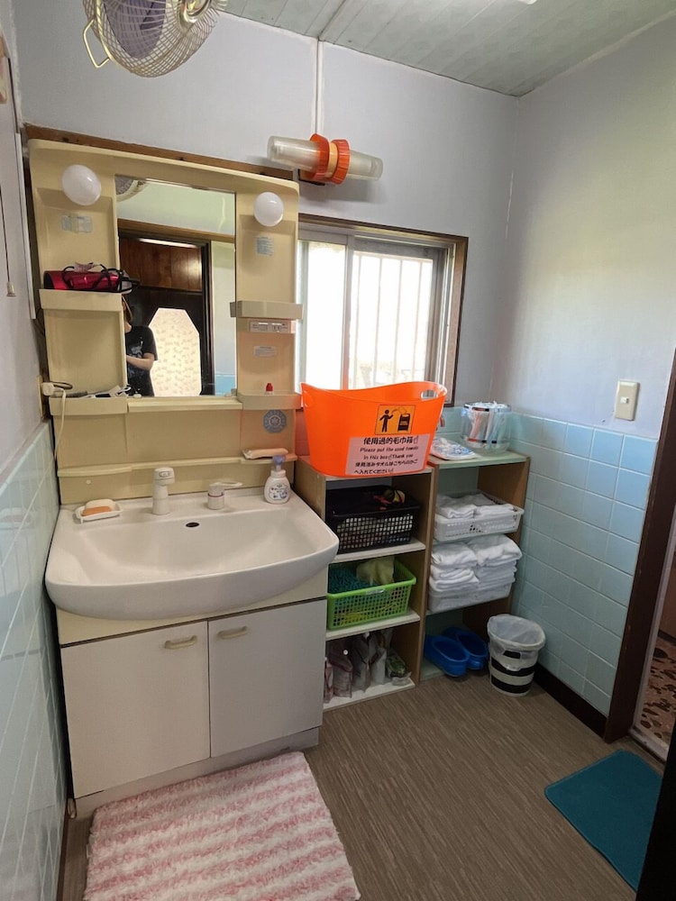 和室 4人部屋 バスルーム2 | Airport Osaka