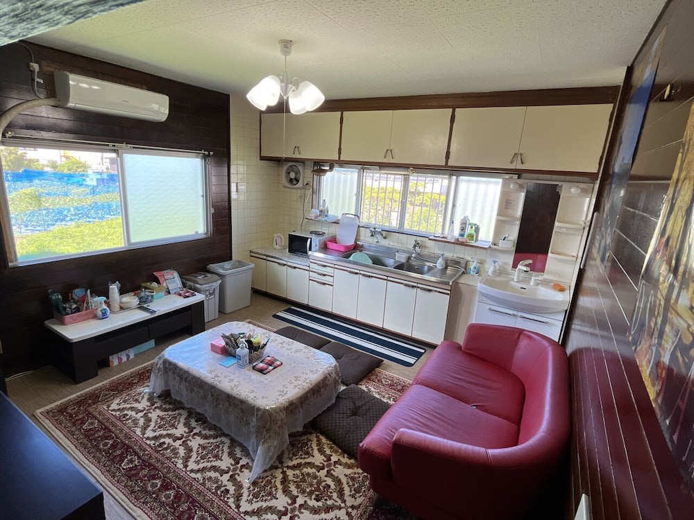 和室 4人部屋 共用キッチン0 | Airport Osaka