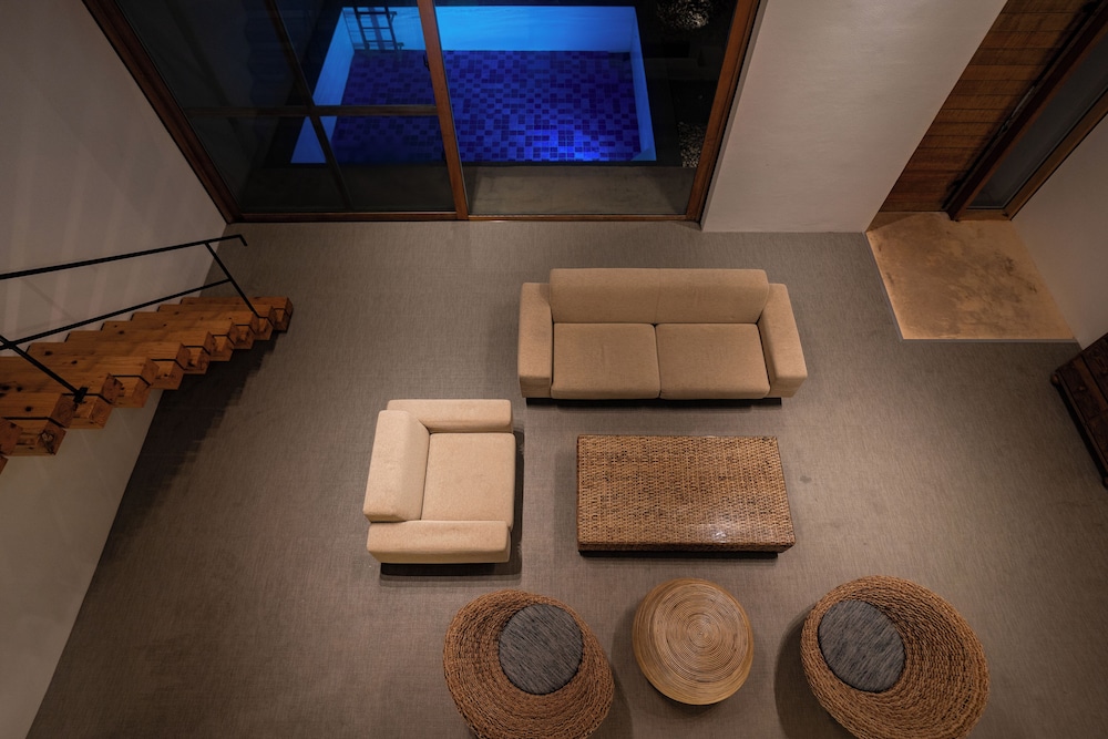 ラグジュアリー ヴィラ 1 ベッドルーム プライベートプール プールビュー リビング エリア2 | Secret Villas by Relapool