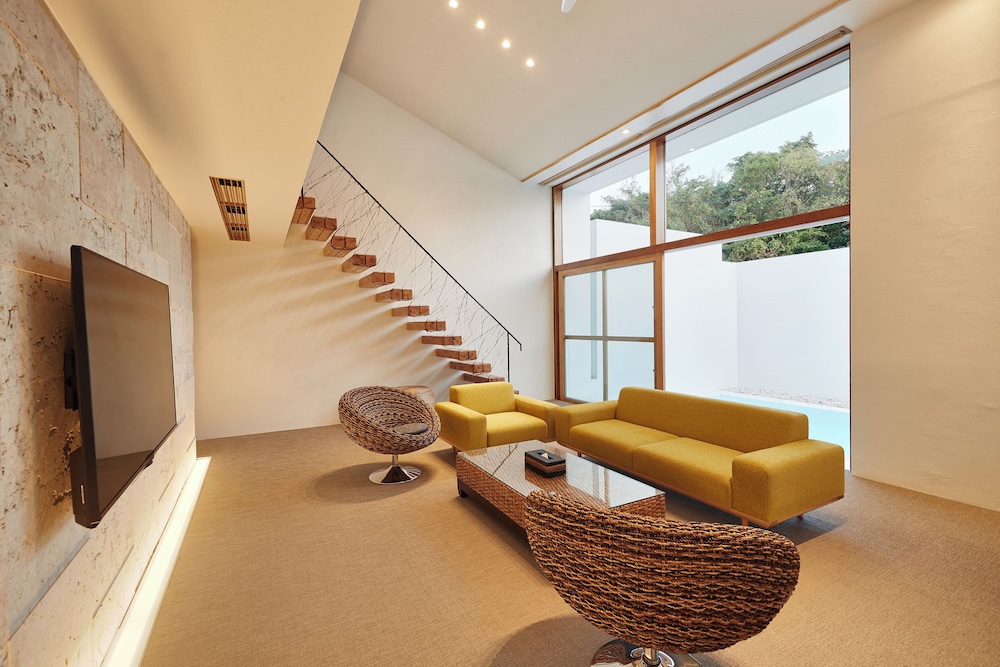 ラグジュアリー ヴィラ 1 ベッドルーム プライベートプール プールビュー リビング エリア1 | Secret Villas by Relapool