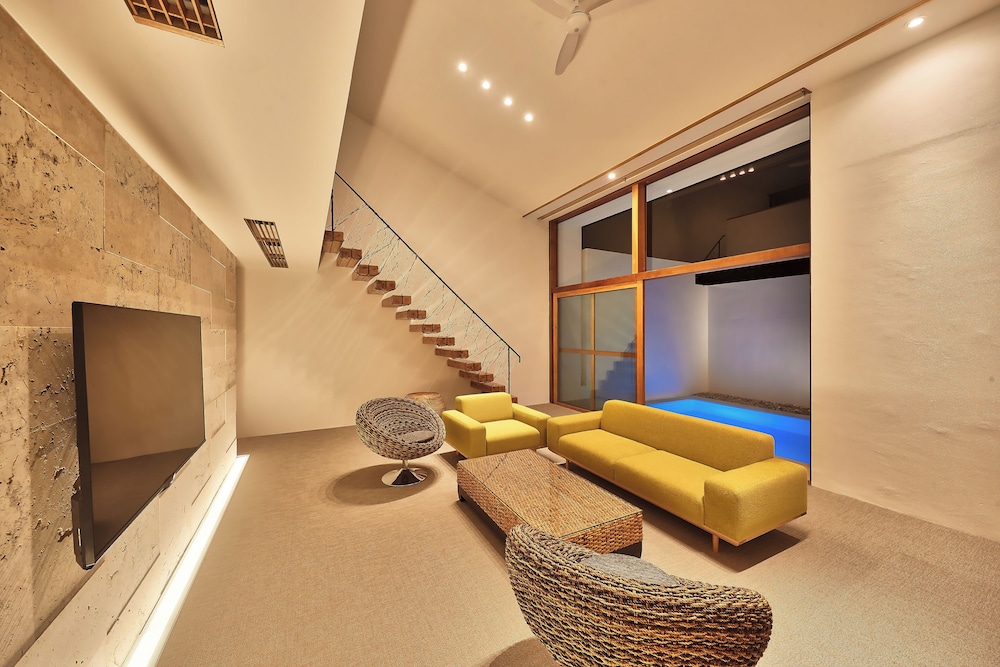 ラグジュアリー ヴィラ 1 ベッドルーム プライベートプール プールビュー リビング エリア2 | Secret Villas by Relapool