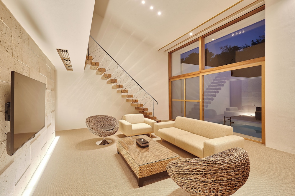 ラグジュアリー ヴィラ 1 ベッドルーム プライベートプール プールビュー リビング エリア1 | Secret Villas by Relapool