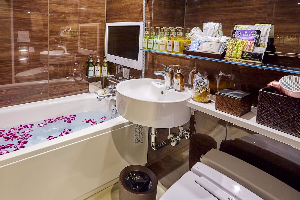 スタンダード ダブルルーム クイーンベッド 1 台 冷蔵庫 & 電子レンジ バスルーム0 | プティバリ池袋店 - 大人限定