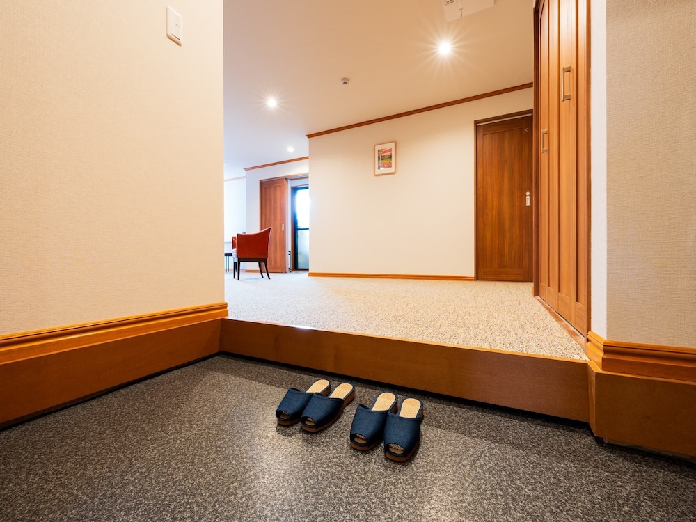 半露天風呂付き、特別室(洋室)［70㎡］ | ホテル三泉閣