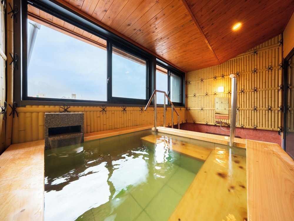 半露天風呂付き、和モダン特別室［70㎡］ 客室12 | ホテル三泉閣