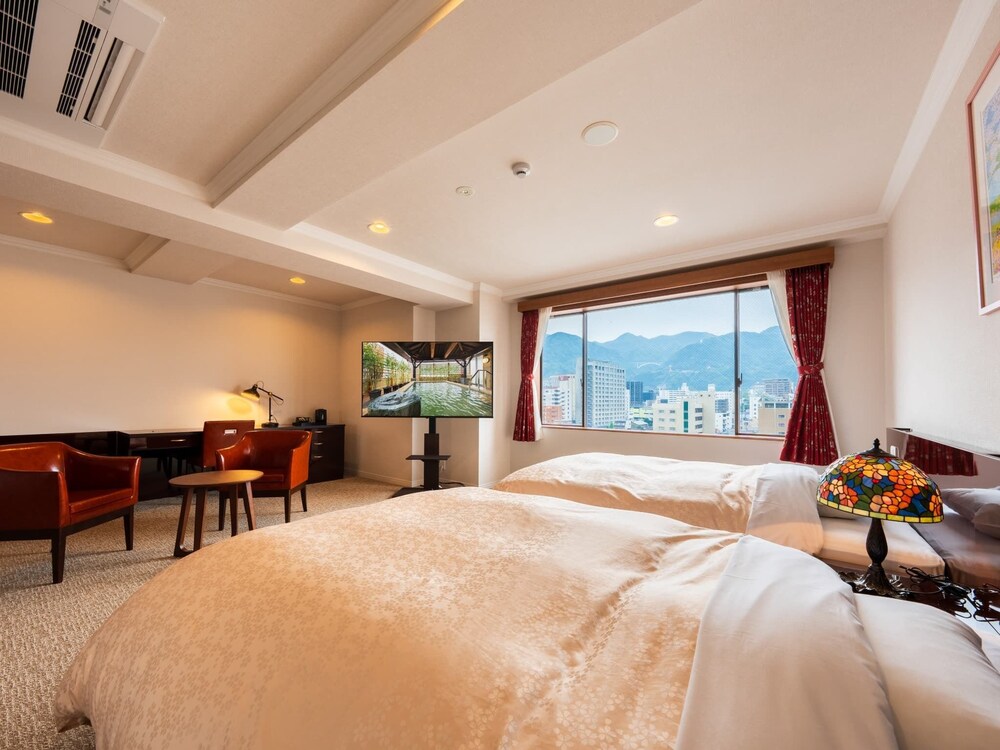 プレミアムフロア (高層階)、デラックスツイン［46㎡］ 客室2 | ホテル三泉閣
