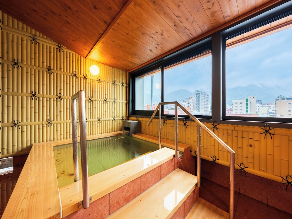 半露天風呂付き、和モダン特別室［70㎡］ 客室6 | ホテル三泉閣