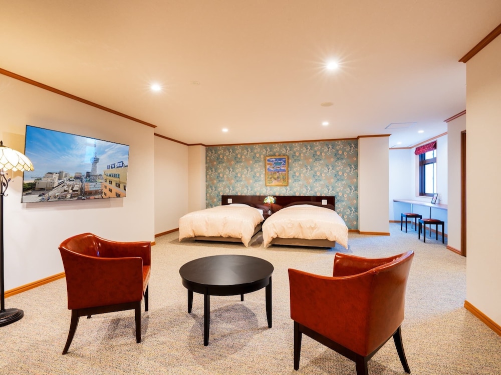 半露天風呂付き、特別室(洋室)［70㎡］ 客室5 | ホテル三泉閣