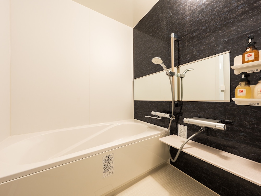 プレミアムフロア(高層階)、スタンダードツイン［38㎡］ バスルーム0 | ホテル三泉閣