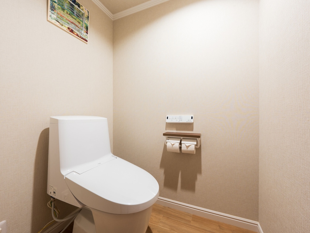 プレミアムフロア(高層階)、スタンダードツイン［38㎡］ 客室1 | ホテル三泉閣