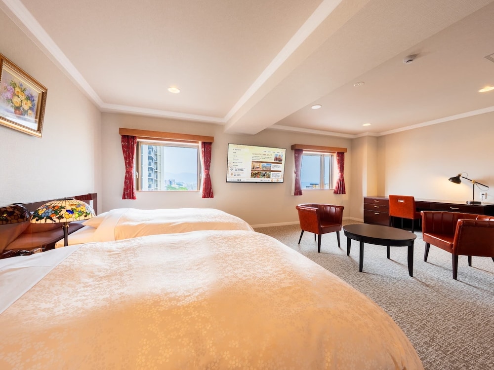 プレミアムフロア (高層階)、デラックスツイン［46㎡］ 客室4 | ホテル三泉閣