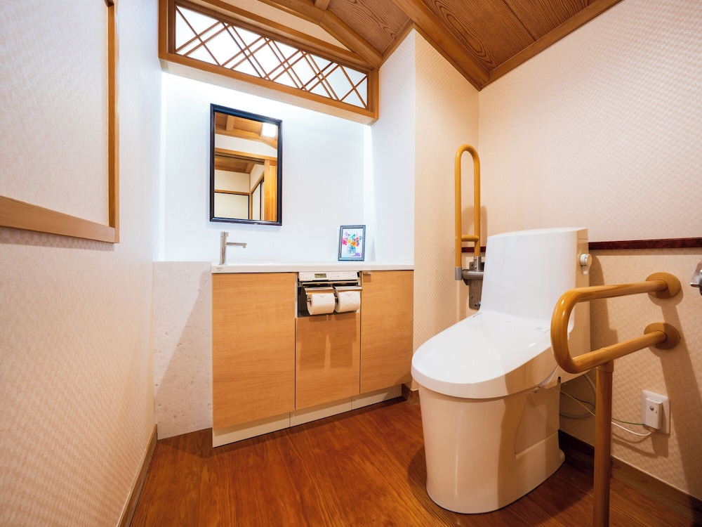 半露天風呂付き、和モダン特別室［70㎡］ 客室4 | ホテル三泉閣