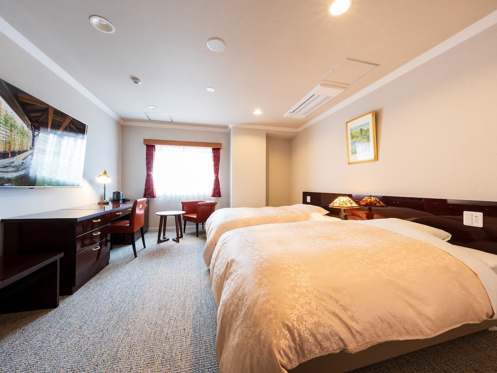 スタンダードツイン［38㎡］ 客室2 | ホテル三泉閣