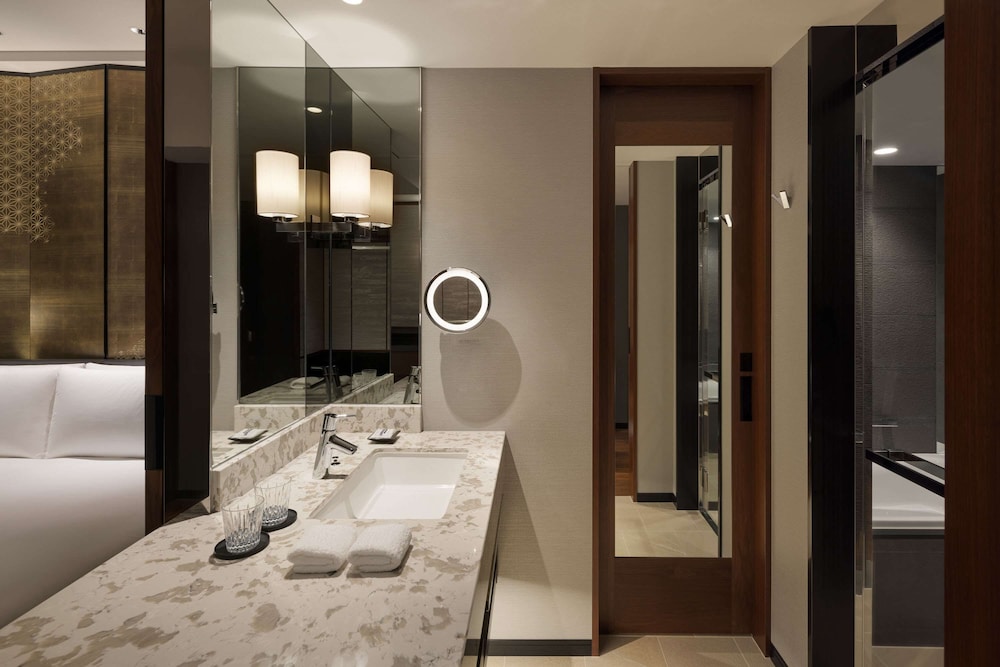 デラックス ルーム シングルベッド 2 台 バスルーム2 | ハイアットリージェンシー 横浜