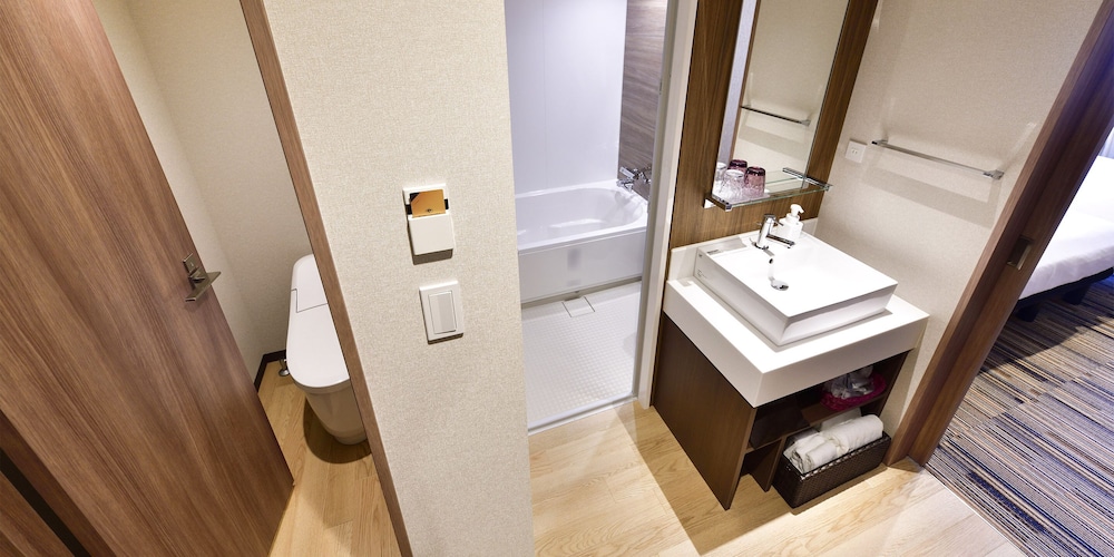 コンフォート トリプルルーム 禁煙 バスルーム1 | 浅草東武ホテル