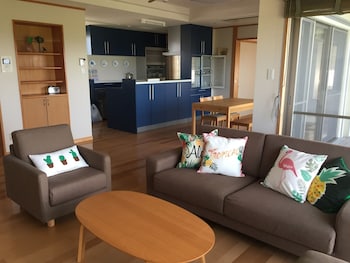 City 1500 SF 2BR condom 3F sea view