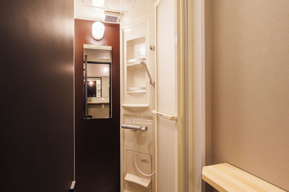スタンダードツイン(共用シャワー) 客室4 | BAKURO - DOYANEN HOTELS