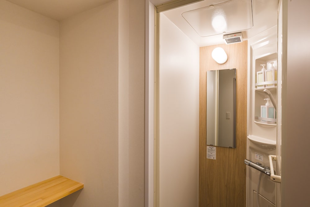 ファミリートリプル (共用シャワー・トイレ) 禁煙 共用バスルーム0 | BAKURO - DOYANEN HOTELS