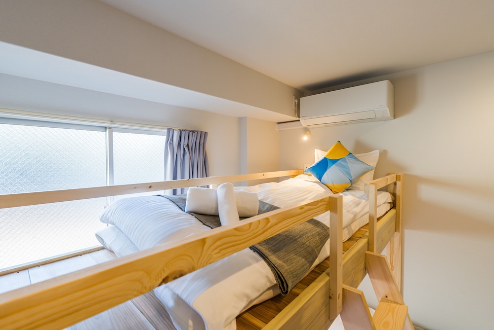 ファミリートリプル (共用シャワー・トイレ) 禁煙 客室8 | BAKURO - DOYANEN HOTELS