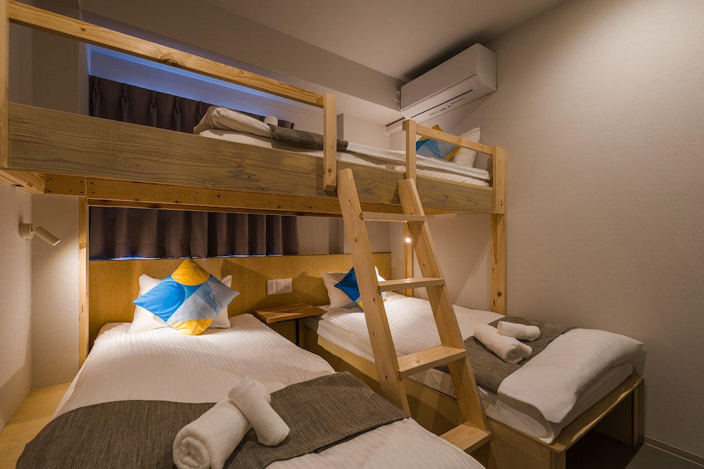 ファミリートリプル (共用シャワー・トイレ) 禁煙 客室7 | BAKURO - DOYANEN HOTELS