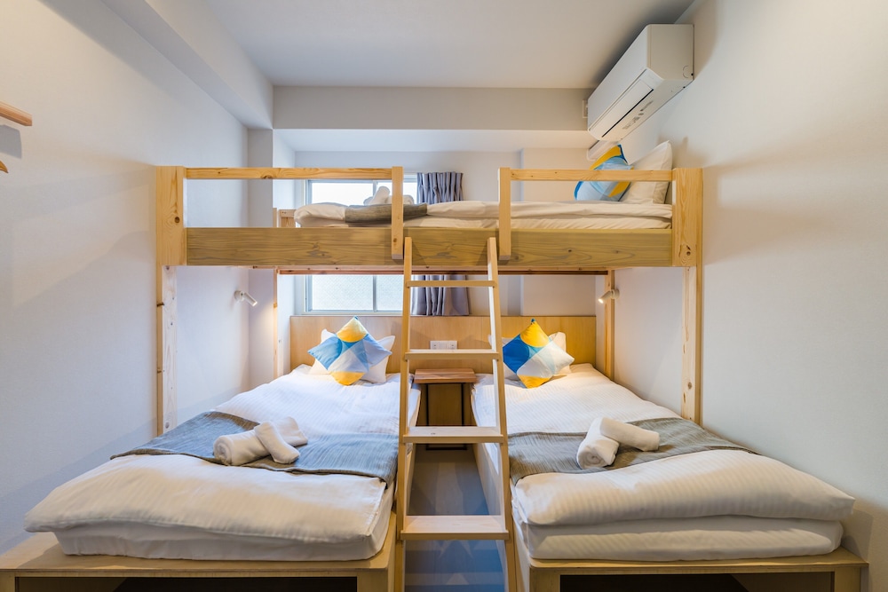 ファミリートリプル (共用シャワー・トイレ) 禁煙 客室9 | BAKURO - DOYANEN HOTELS